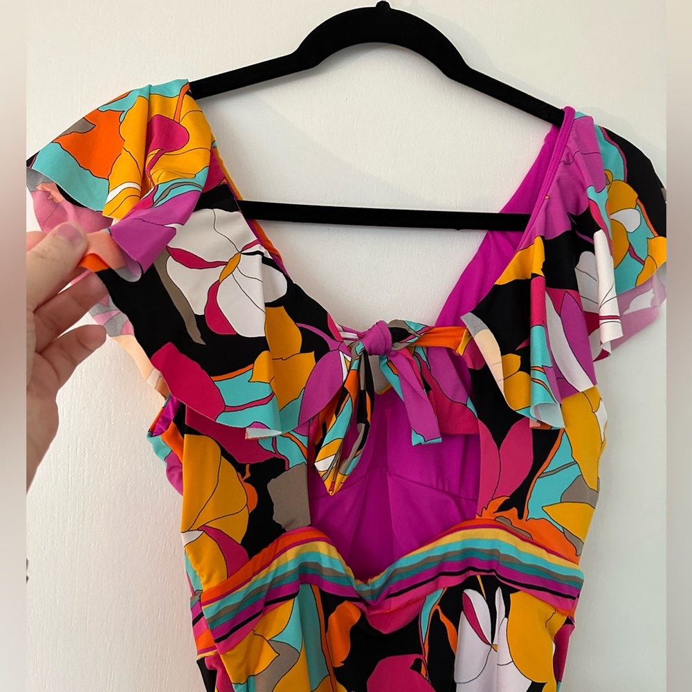 NWT Trina Turk Ruffle Gemini Maillot One Piece Swimsuit Patterned size 8 - Picture 9 of 12
